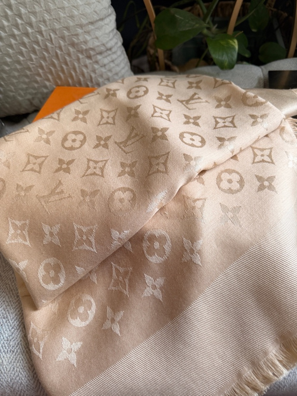 Louis Vuitton Beige Monogram Stole - Picture 6 of 8
